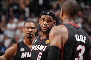 NBA官网评2010年代重大时刻——詹姆斯与勇士交相辉映