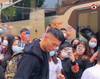 ?广东队今日出发前往诸暨 此前在球队试训的汤杰也登上了大巴