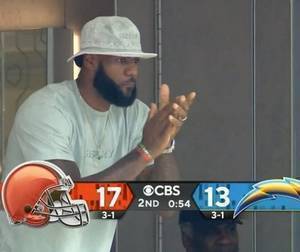 大牌观众！詹姆斯现场观战NFL 支持家乡球队克利夫兰布朗队