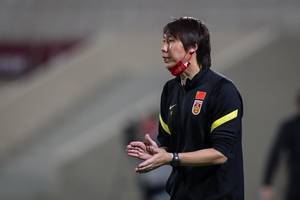 粤媒:李铁想法多也能“随机应变”,但国脚们恐怕消化不了