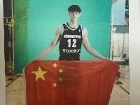 冲冲冲！曾凡博晒手持中国国旗拍摄定妆照图片