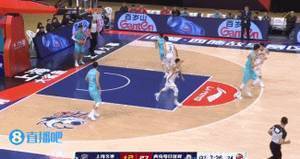 屡献暴扣！上海男篮小将李添荣15中12 砍下26分5板3助2断