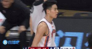 屡献暴扣！上海男篮小将李添荣15中12 砍下26分5板3助2断