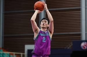 可圈可点！丁彦雨航半场8投4中得到12分5篮板3助攻
