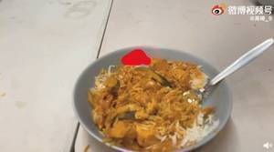 伙食不错！周琦发微博晒晚餐：冒个泡