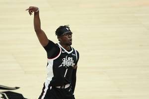 有点点铁！雷吉-杰克逊全场17投仅4中得到13分 正负值-12
