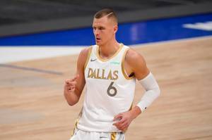不落下风！波尔津吉斯20投11中砍下29分11板3助2断1帽