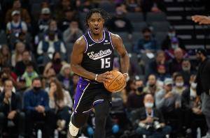 手感回暖！国王9号秀米切尔上半场4中4拿下13分 三分3中3