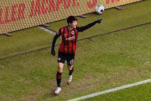 镰田大地联赛首球,助法兰克福3-2战胜门兴