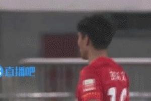 球员郑智下场，主帅郑智上线！郑智踢完60分钟被换下场，送1助攻