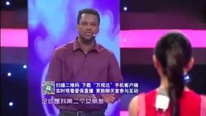 女孩不想离开男友！足球是他第二个&ldquo;女友&rdquo;
