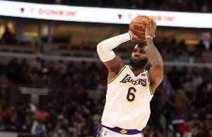 即将年满37！詹姆斯近5场场均34.4分10板6.4助 命中率高达58.2%