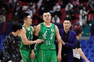 辽宁官方：韩德君鼻骨骨折 近日将返回沈阳进行治疗