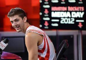 Shams：九年NBA老将钱德勒-帕森斯宣布退役