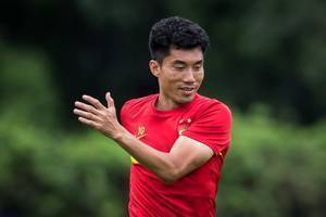 沪媒:很可能被李霄鹏重新启用,球员教练定妆照拍摄郑智均参与