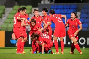 足球报：女足国脚年薪100-200万，也有年轻非主力女足拿几千月薪