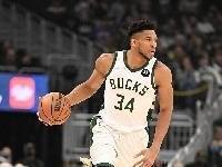 高效输出！字母哥仅出场28分钟 19中13&三分4中4 砍下39+7+7+3