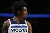 森林狼记者：贾登-麦克丹尼尔斯脚踝扭伤 在队友搀扶下回到更衣室