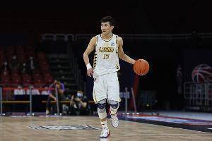 表现全面！孙铭徽17投7中得到17分4板12助2断3帽