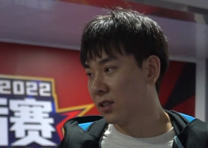 冯欣:胡金秋好像被富兰克林撞到肋骨 准备好第三场打硬仗