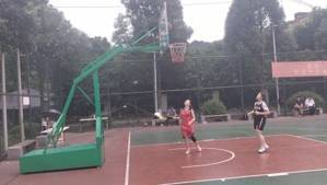 篮筐:别砸了,给个痛快吧