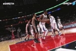 咱这是专业的！李凯尔NBA赛场连续抢断底线球 让快船将帅怀疑人生
