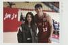 吴前妻子晒现场观战与吴前合照：第一次来快乐老家 久违啦
