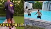 普通球员体验詹姆斯的动作，一下就对比出来詹姆斯下肢力量多强了