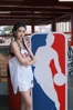 是真爱火箭啊！腾讯新晋女主播炼炼这一身反差感穿搭是真美?